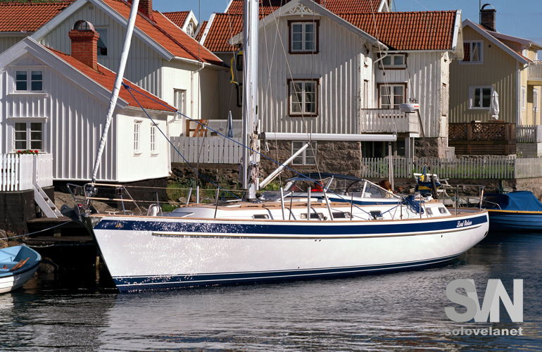 Hallberg Rassy 43, in banchina