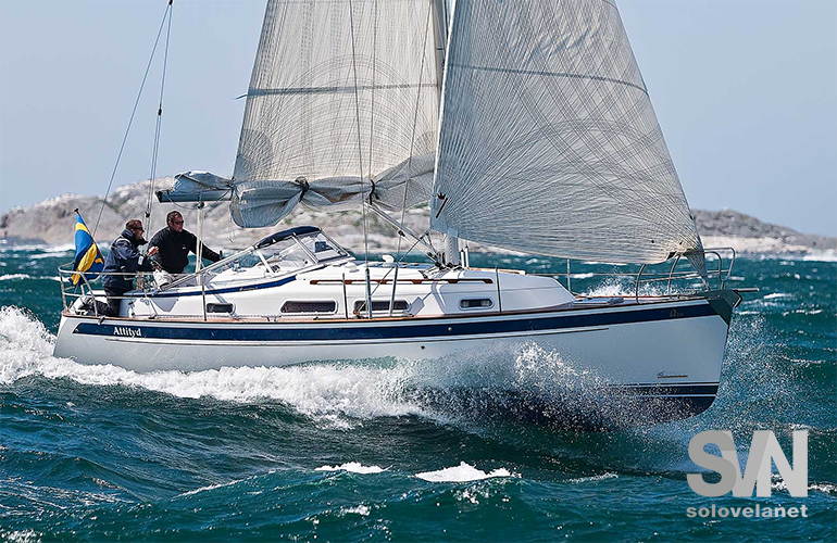 Hallberg Rassy 310, con vento forte e mare formato