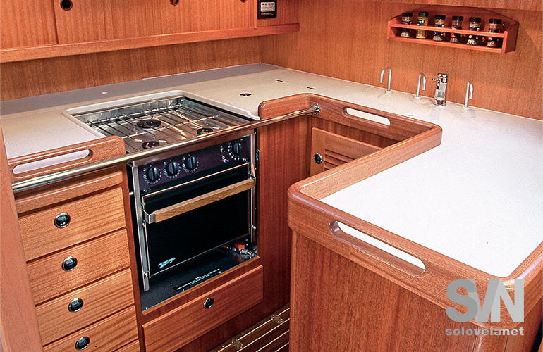 Hallberg Rassy 57, cucina