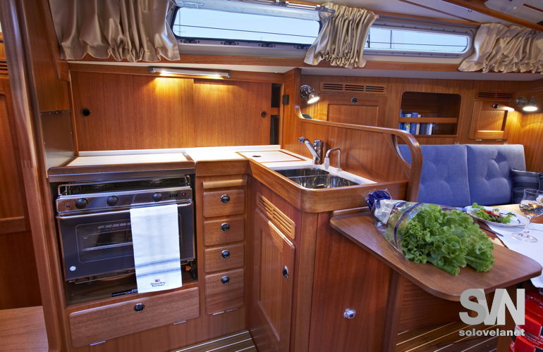 Hallberg Rassy 31, la cucina