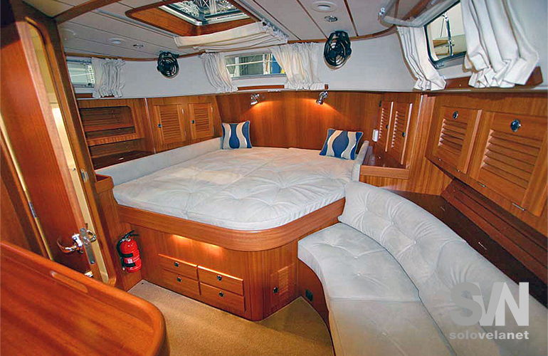 Hallberg Rassy 57, cabina di poppa con letto centrale