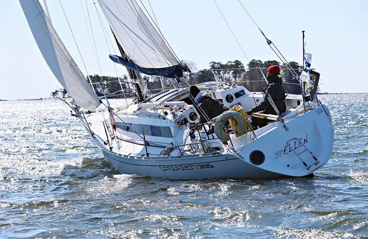 First 305, in navigazione
