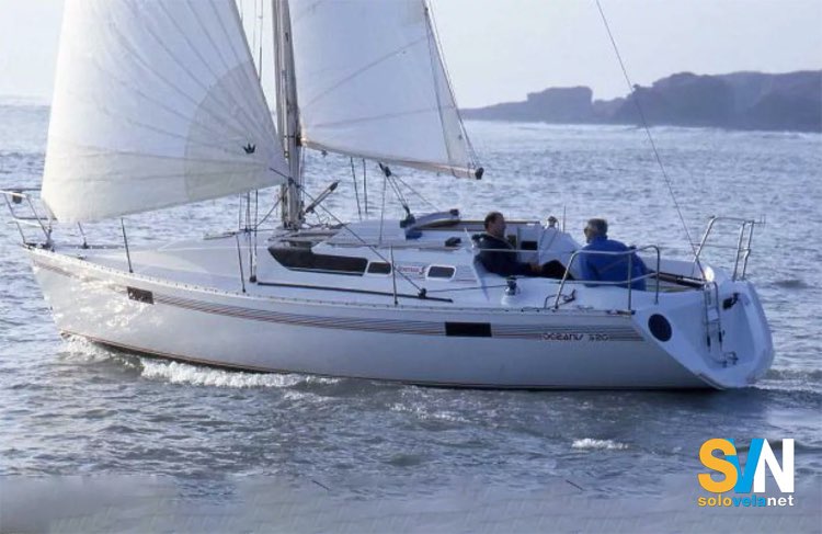 Oceanis 320, in navigazione