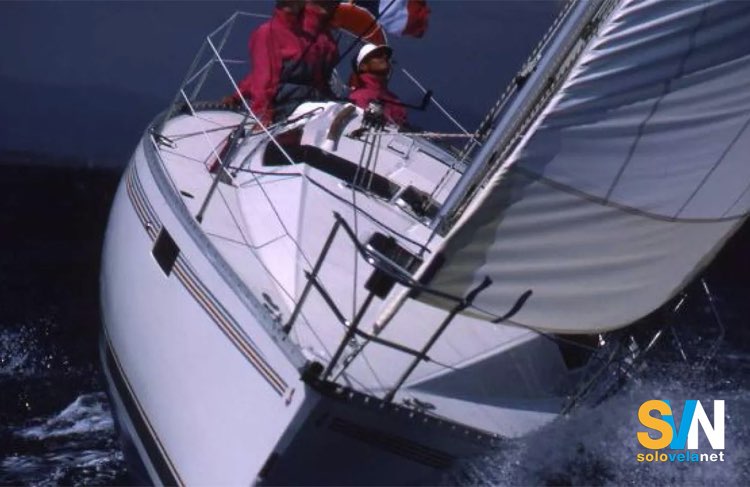 Oceanis 320, di bolina