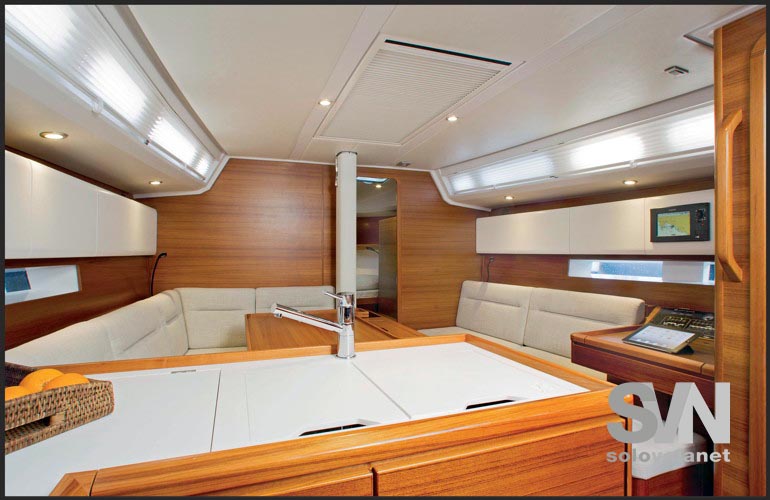 Grand Soleil 39 new, la dinette in ciliegio