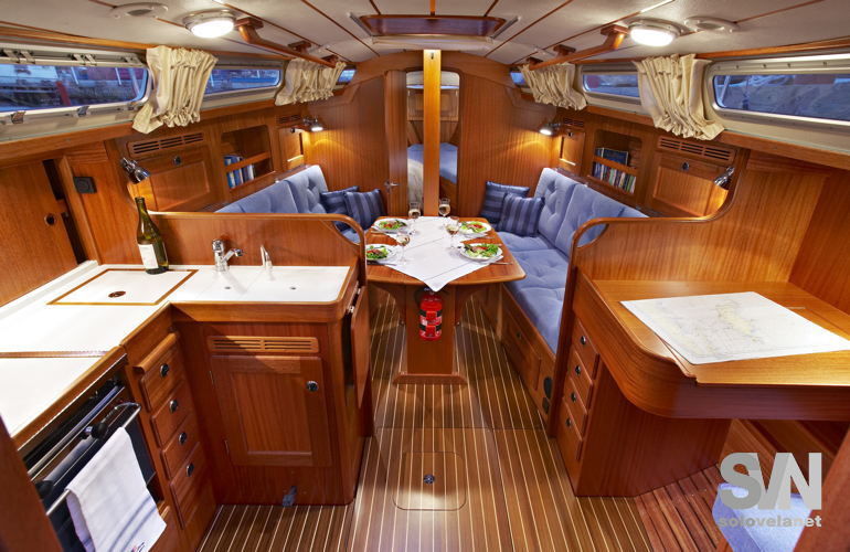 Hallberg Rassy 31, la dinette
