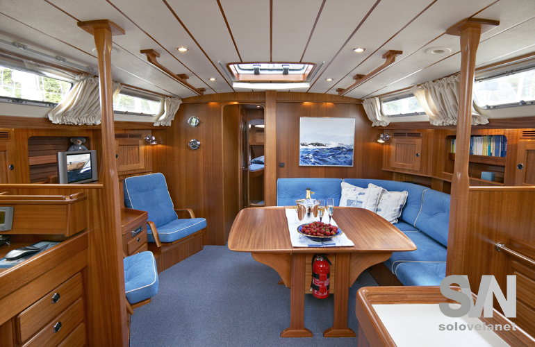 Hallberg Rassy 48 MkI,la dinette