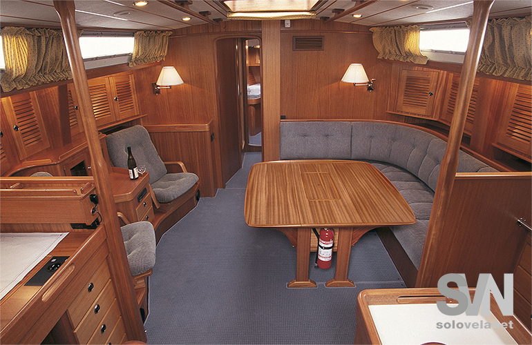 Hallberg Rassy 57, dinette 2