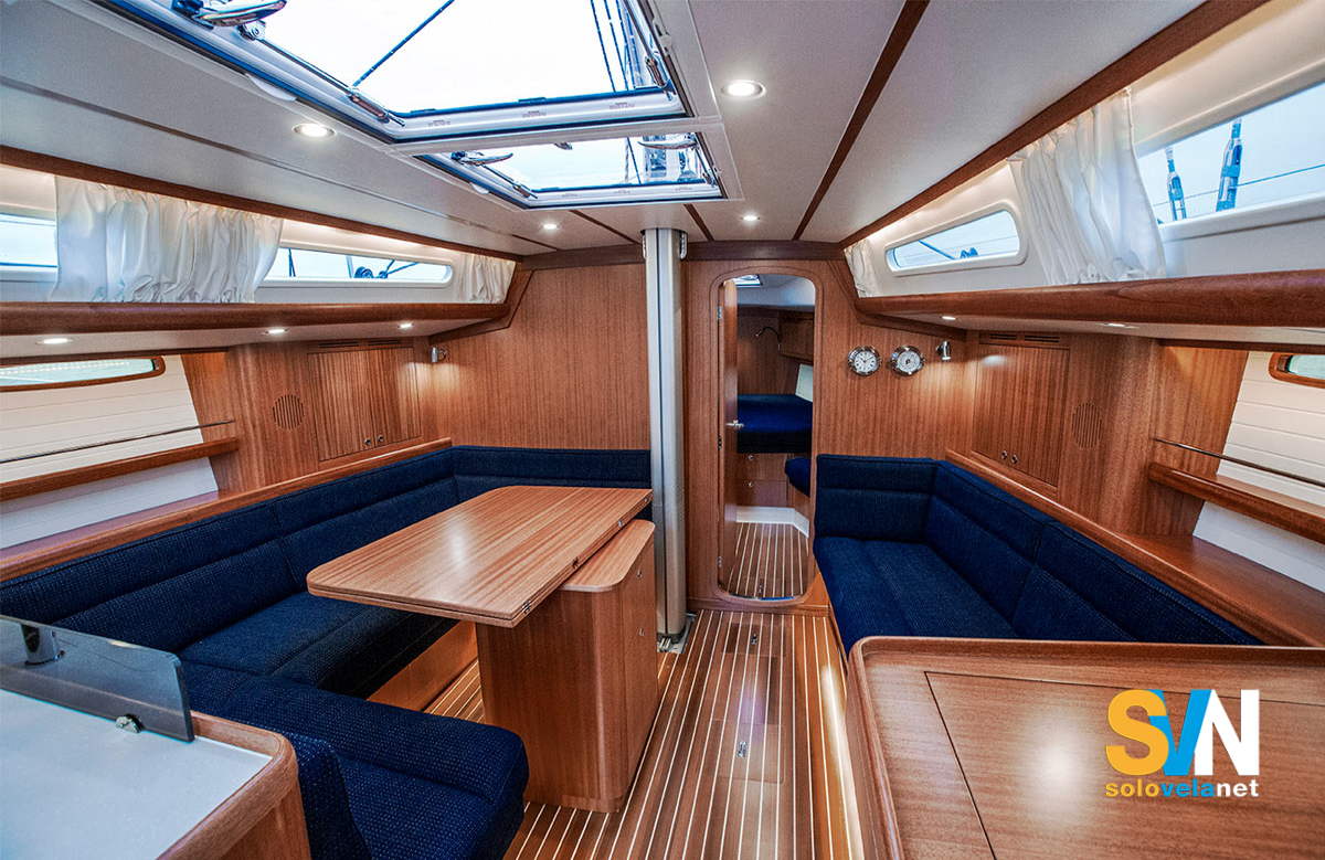 La dinette dell'Arcona 435