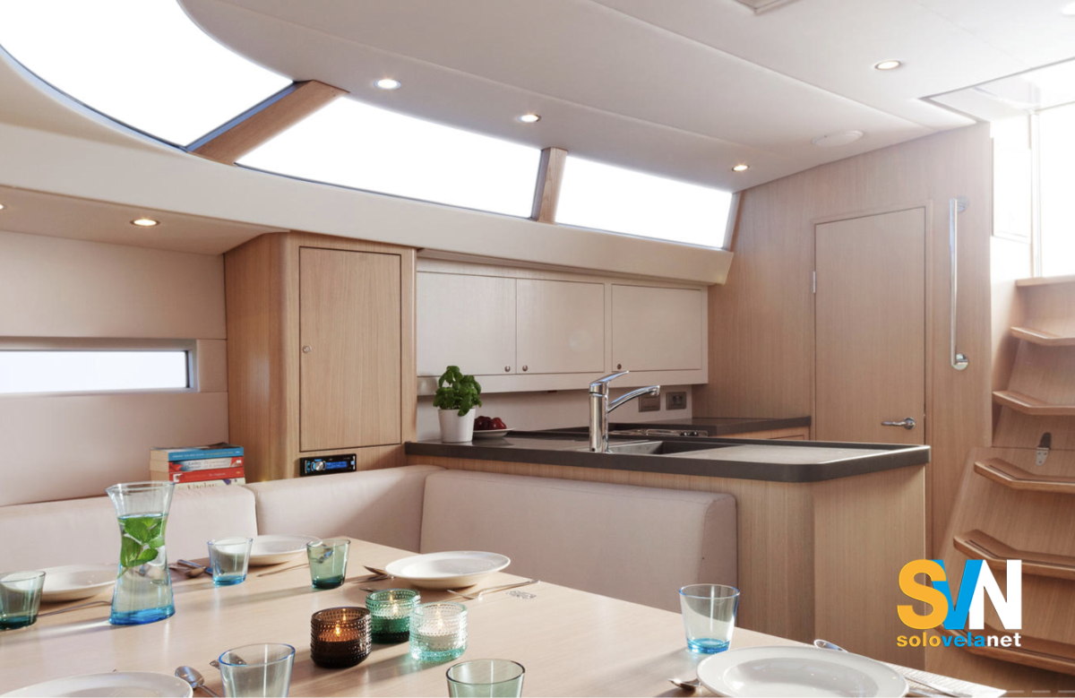 La dinette del Contest 42 CS