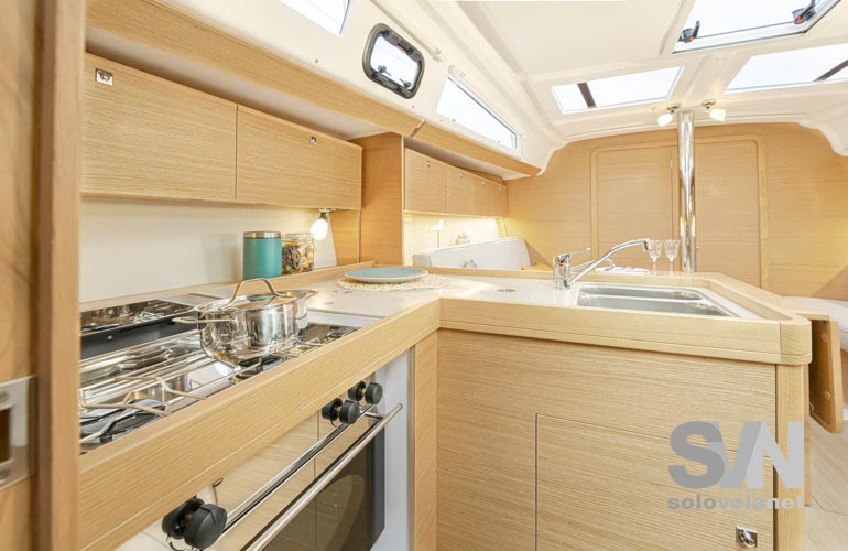 Dufour 360 GL, la cucina