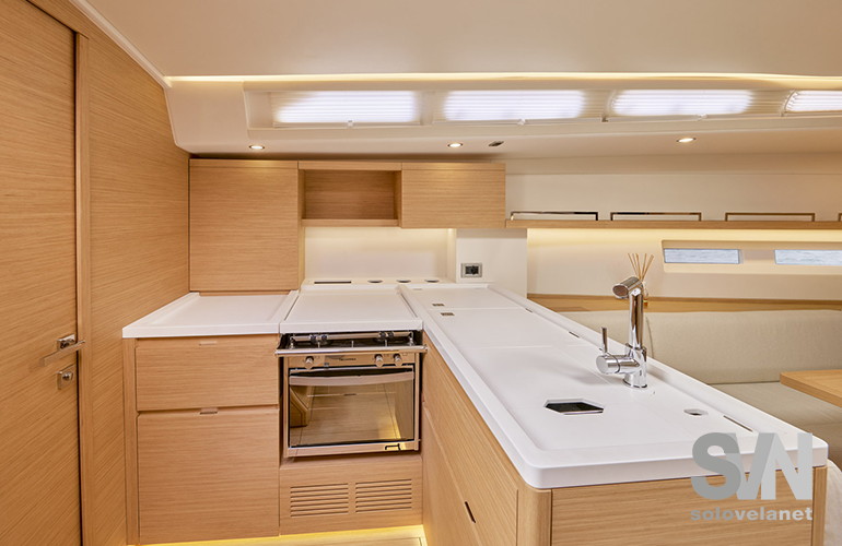 Grand Soleil 44, la cucina
