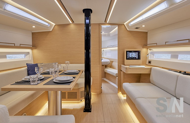 Grand Soleil 44, la dinette