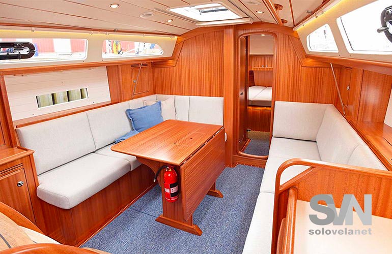 Hallberg Rassy 340 - dinette