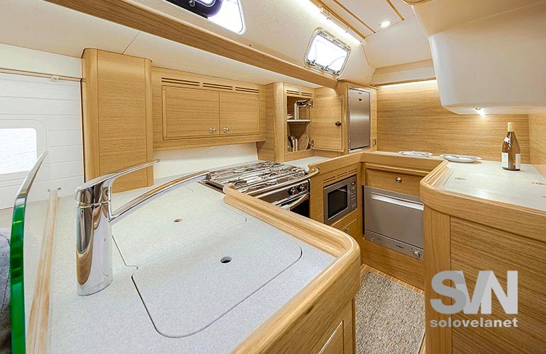 Hallberg Rassy 40C, la cucina