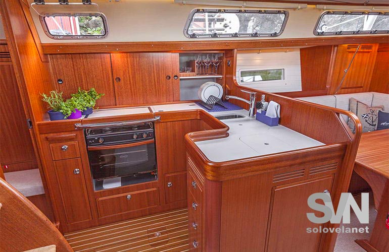 Hallberg Rassy 412, la cucina