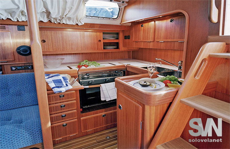 Hallberg Rassy 43, la cucina