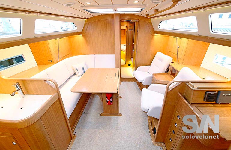 Hallberg Rassy 44 - dinette