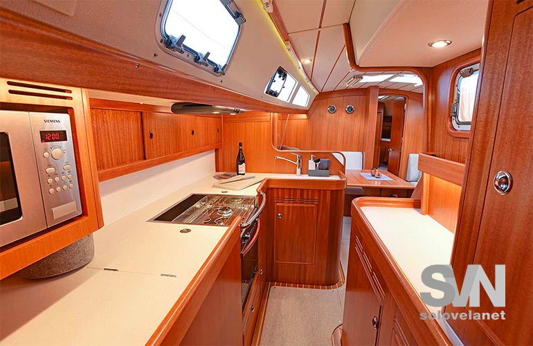 Hallberg Rassy 44 - la cucina