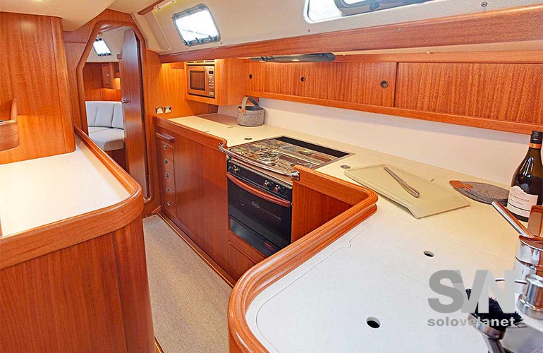 Hallberg Rassy 44 - la cucina