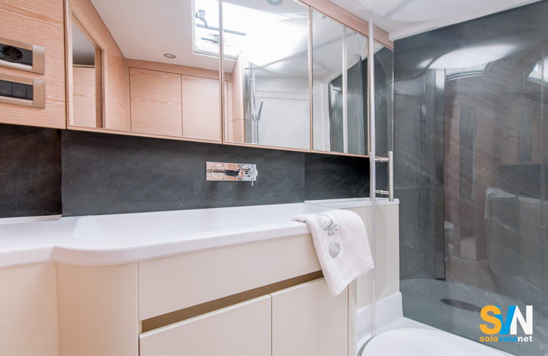 Hanse 675 : bagno con box doccia