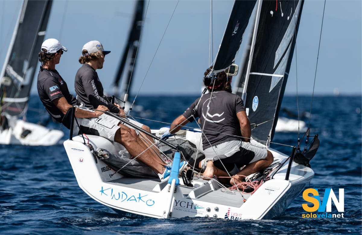 Il Melges 20 in regata,visto da poppa