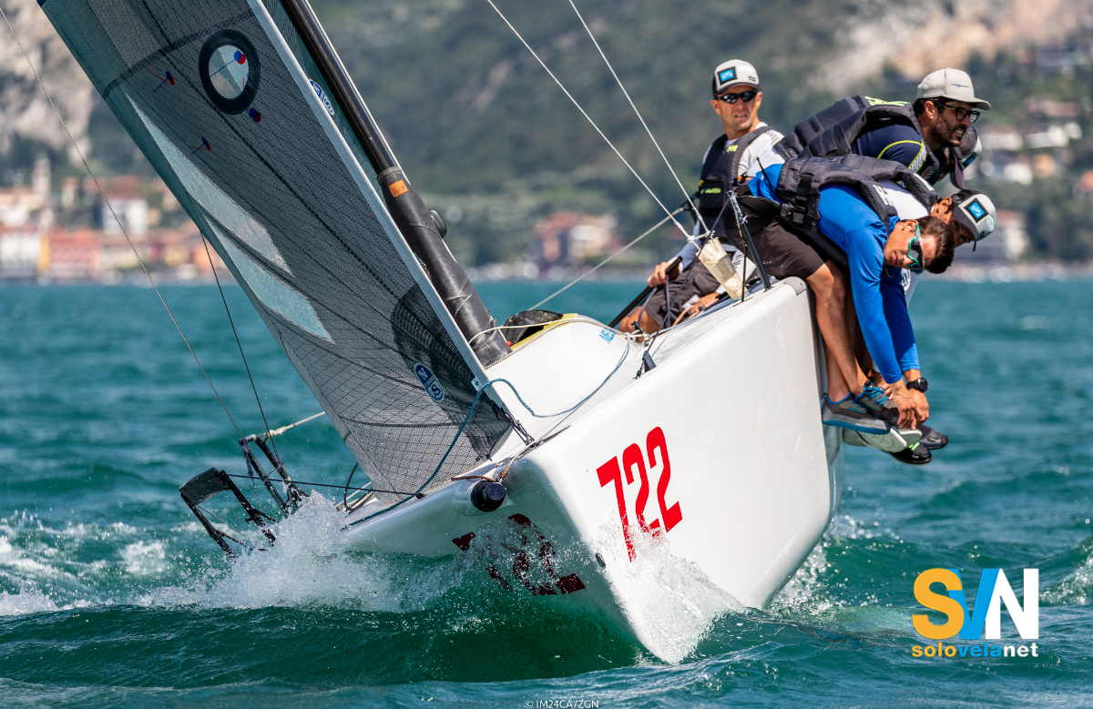 Il Melges 24 in regata, visto da prua