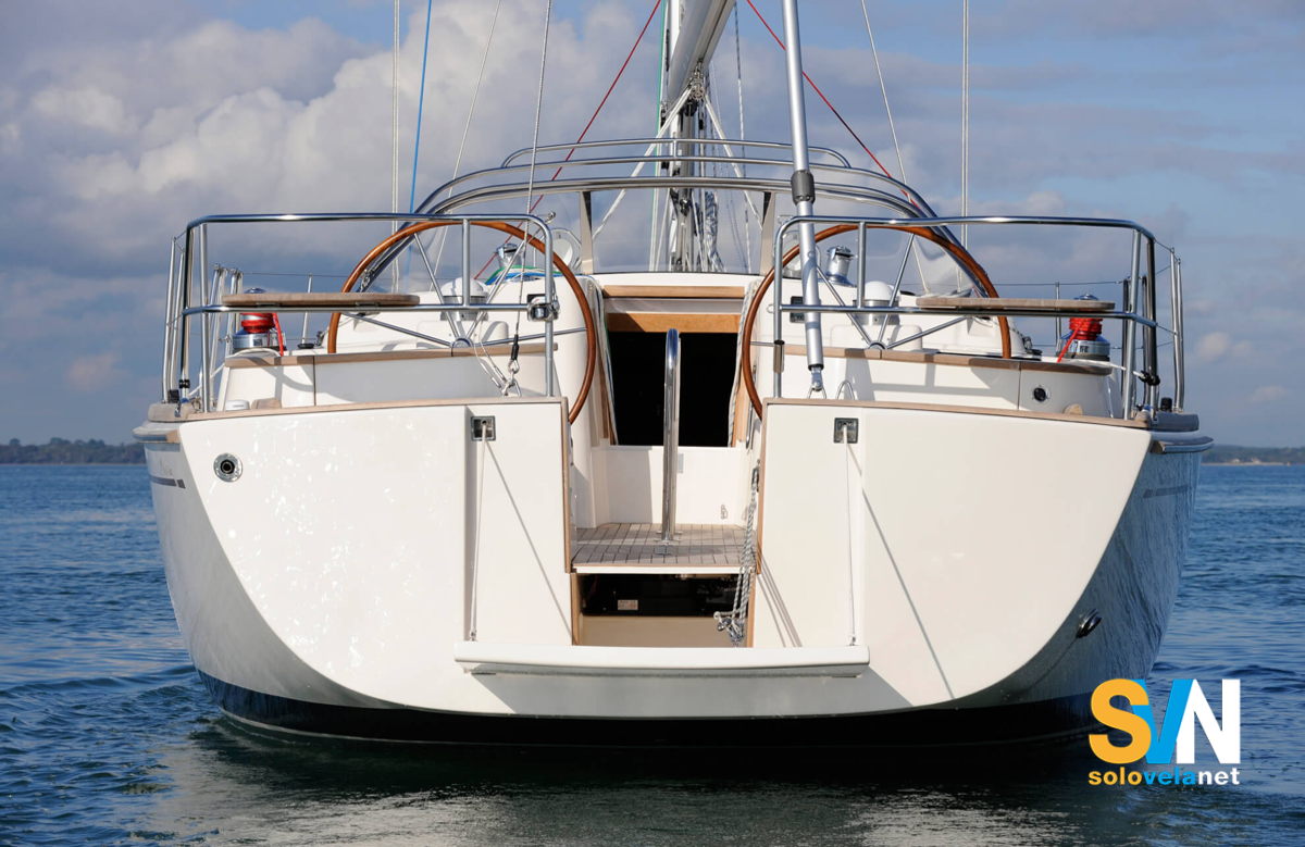 La poppa del Moody 41 AC con la plancetta aperta