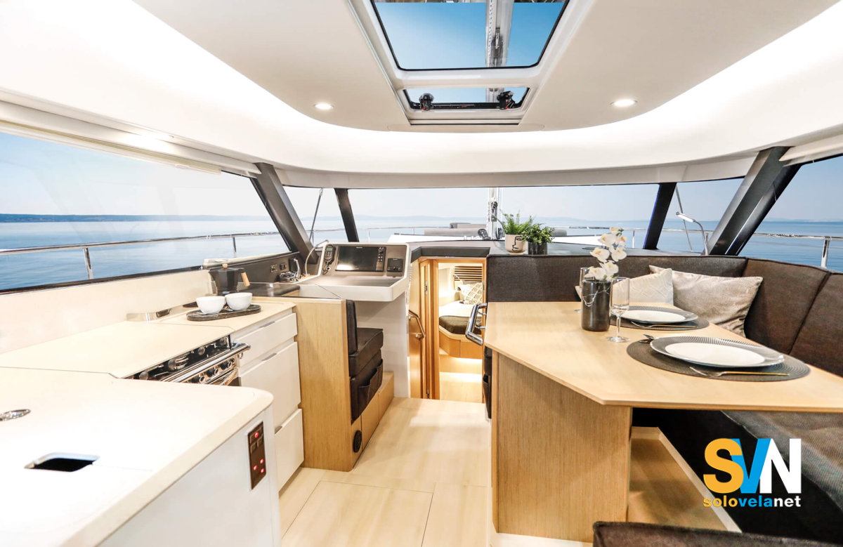 Il deck saloon del Moody 41 DS
