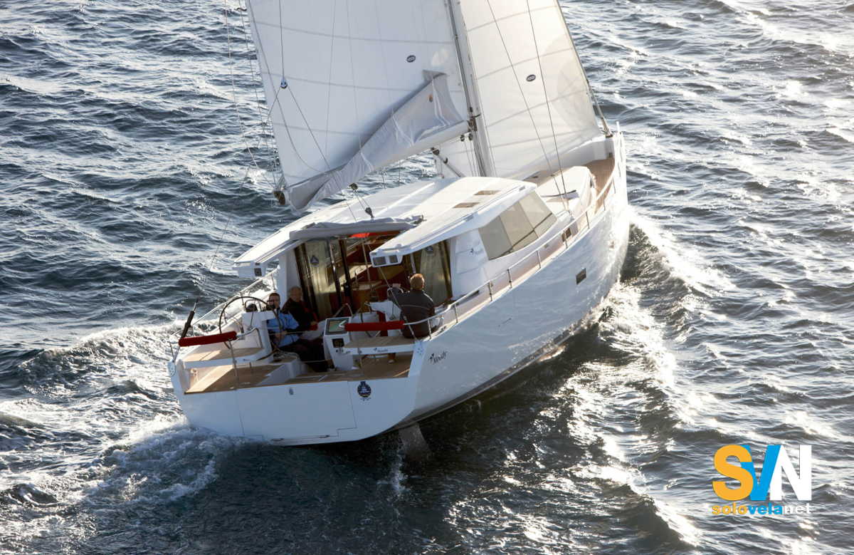 Il Moody 45 DS in navigazione visto da poppa