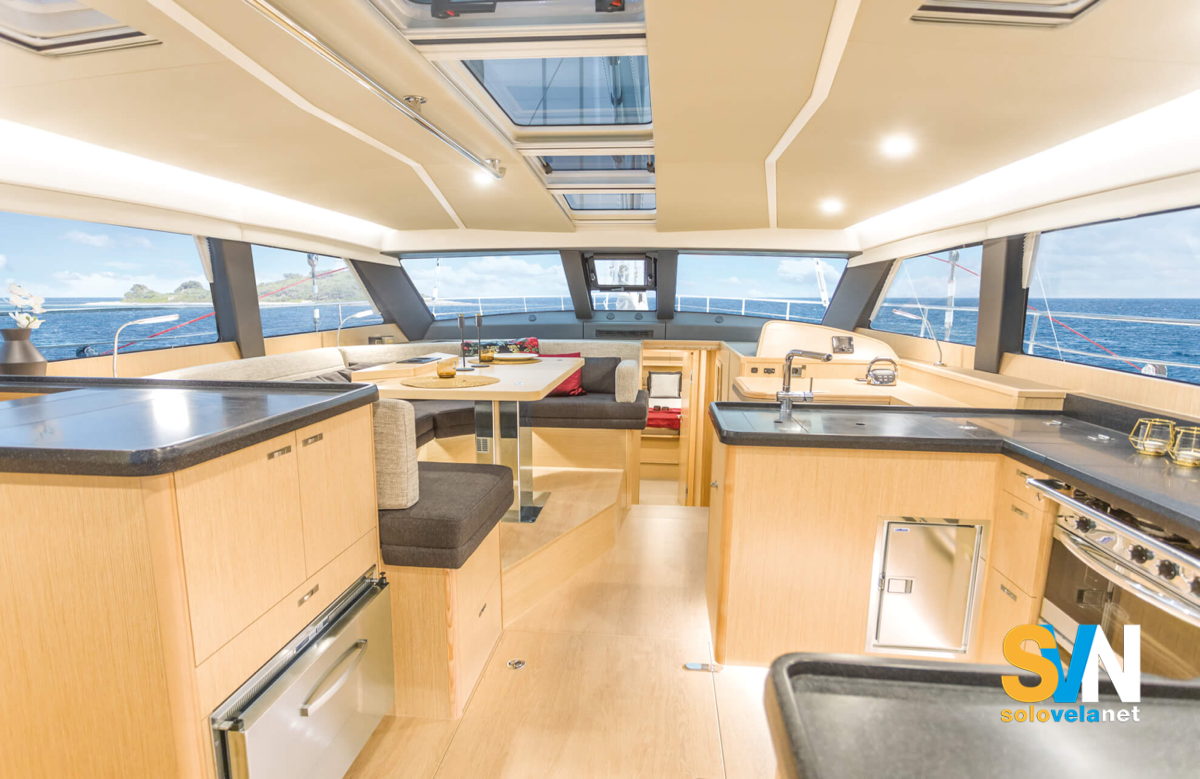 Il deck saloon del Moody 54 DS visto da poppa