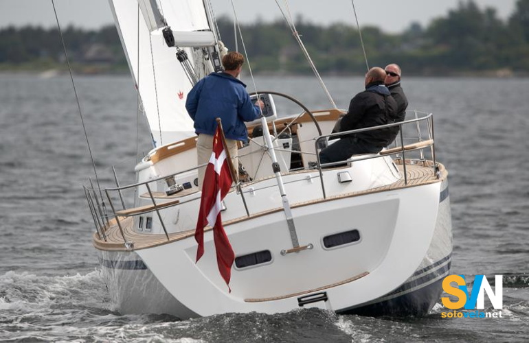 Il Nordship 380 DS in navigazione visto da poppa