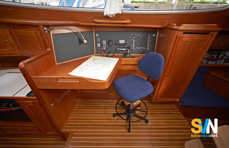 Il tavolo da carteggio del Nordship 380 DS