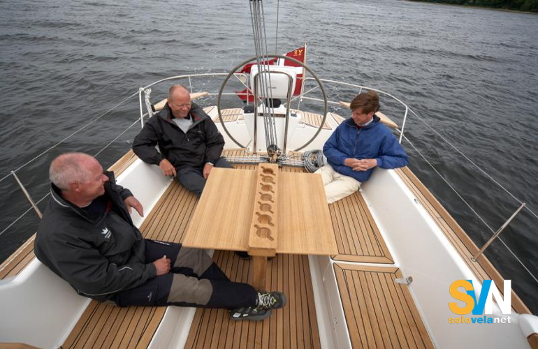 Il pozzetto del Nordship 380 DS con il tavolo aperto