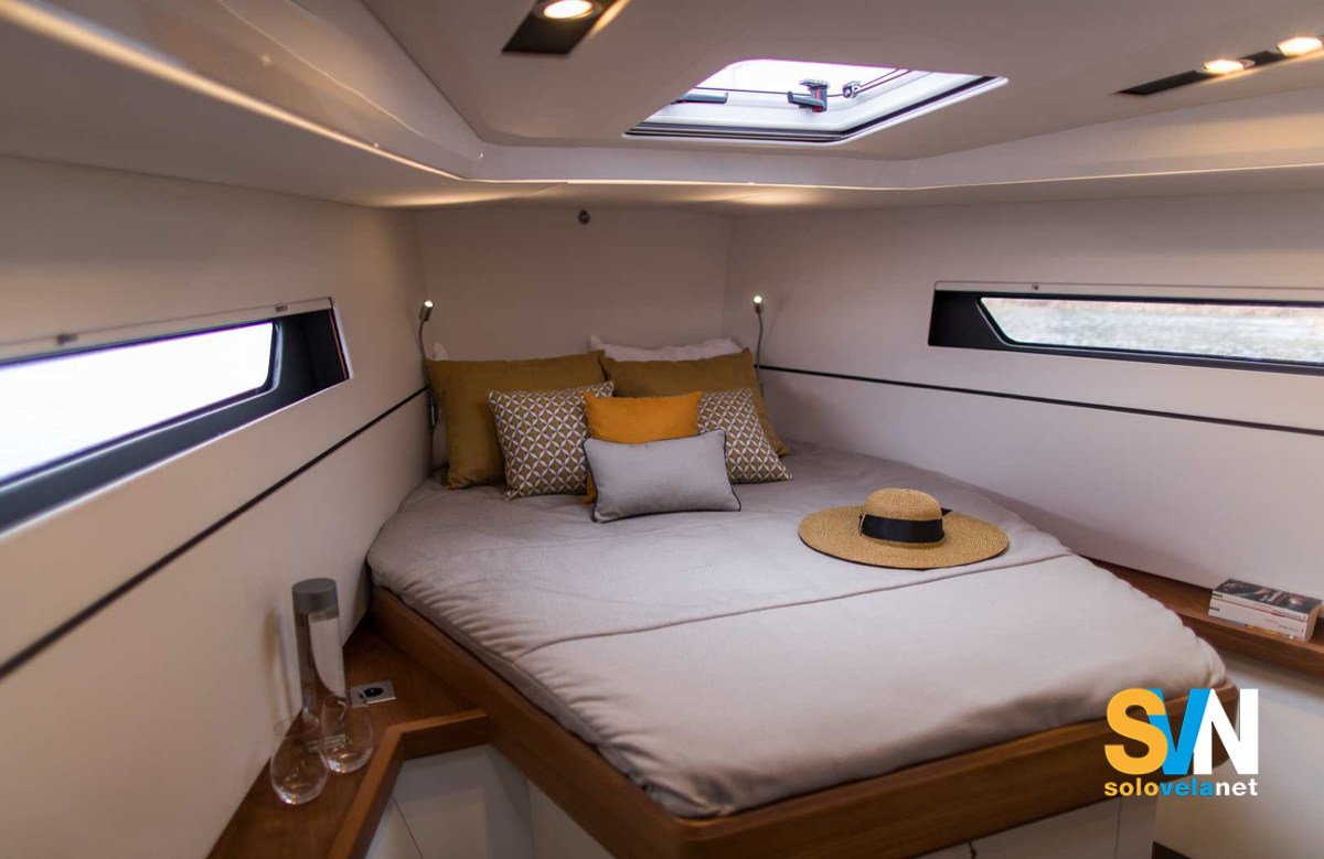 La cabina armatoriale di prua del Pilot Saloon 42 