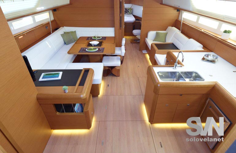 Sun Odyssey 509, la dinette