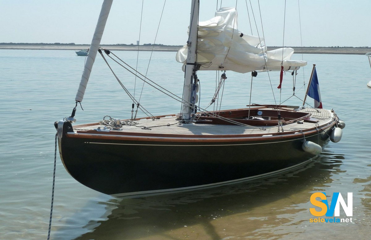 Il Tofinou 7 all'ormeggio