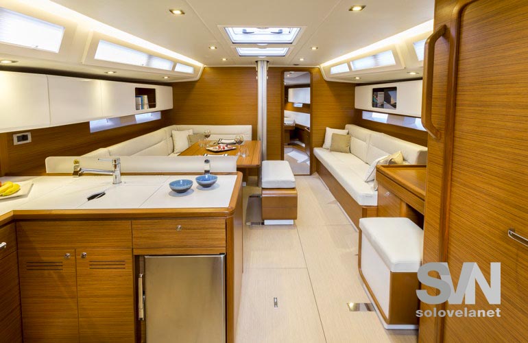Grand Soleil 47, la dinette