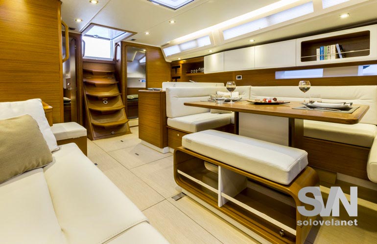 Grand Soleil 47, dinette vista dalla prua