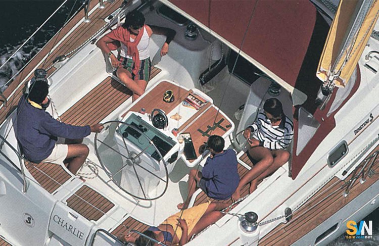 Il pozzetto dell'Oceanis 411 visto dall'alto