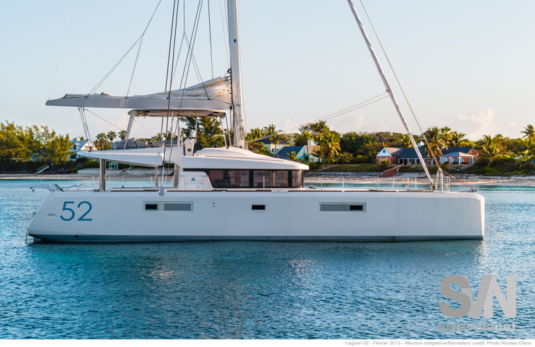 Lagoon 52, di lato