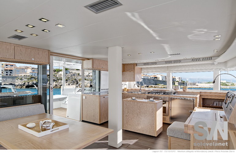 Lagoon 52, dinette