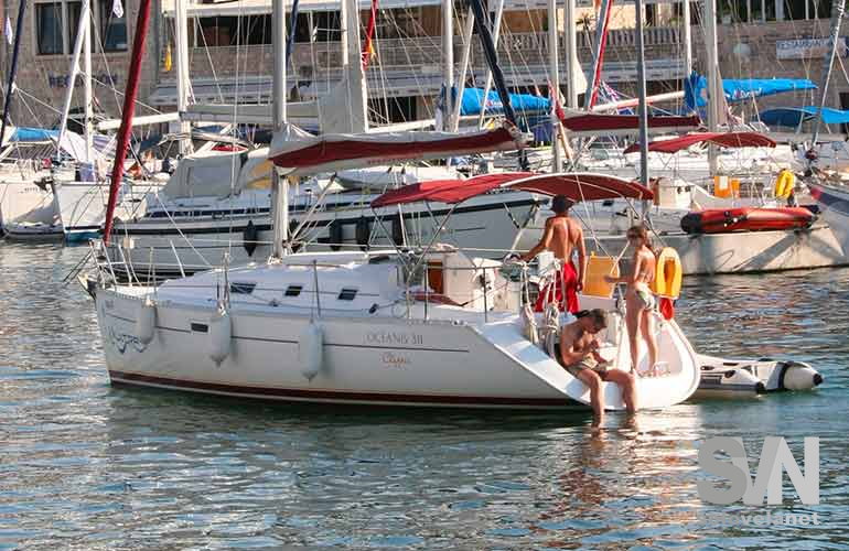 Oceanis 331 Clipper, entra in porto