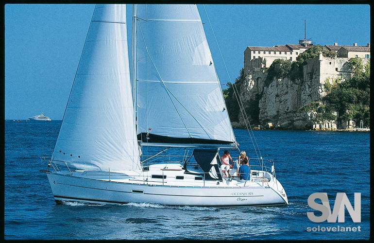 Oceanis 323