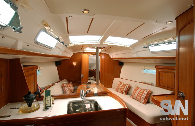 Oceanis 323