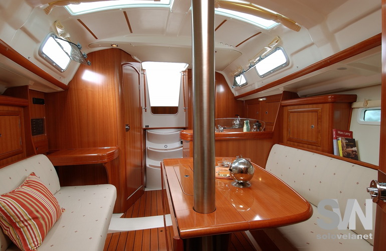 Oceanis 323