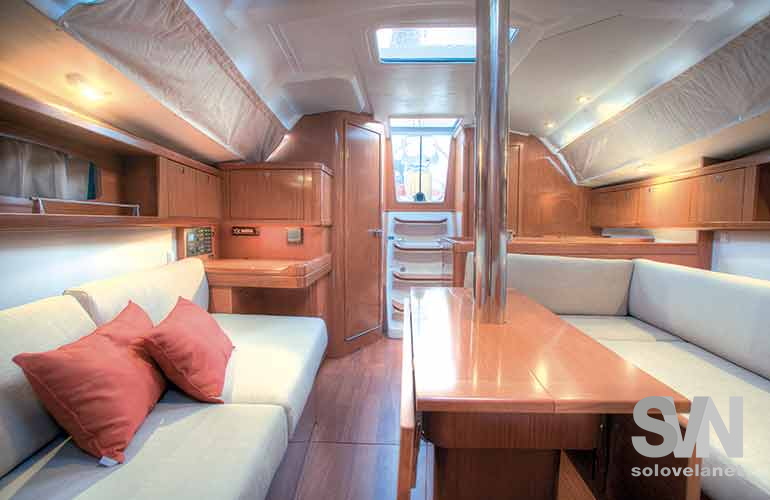 Oceanis 331 Clipper, dinette