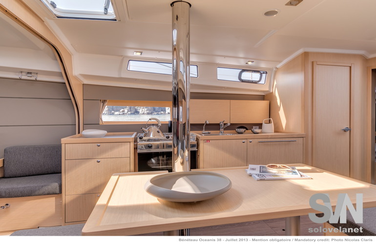 Oceanis 38, la cucina dell aversione weekender e cruiser