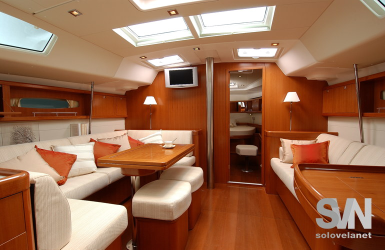 Oceanis 50, dinette
