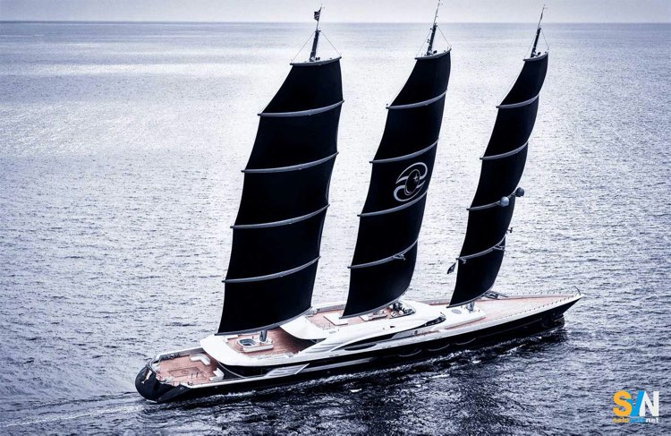 Black Pearl, che supera di poco i 100 metri di lunghezza raggiungendo i 106 metri